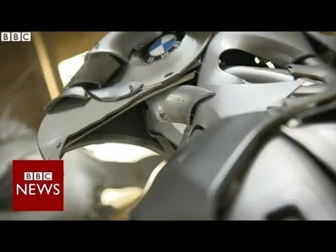 &quot;Hubcap sculptor&quot; turns rubbish into art - BBC News