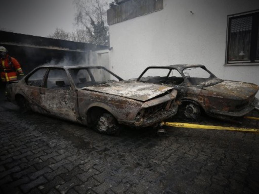klassieke BMW's uitgebrand