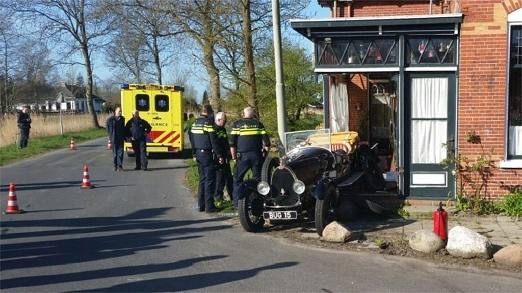 Kostbare Bugatti over de vloer