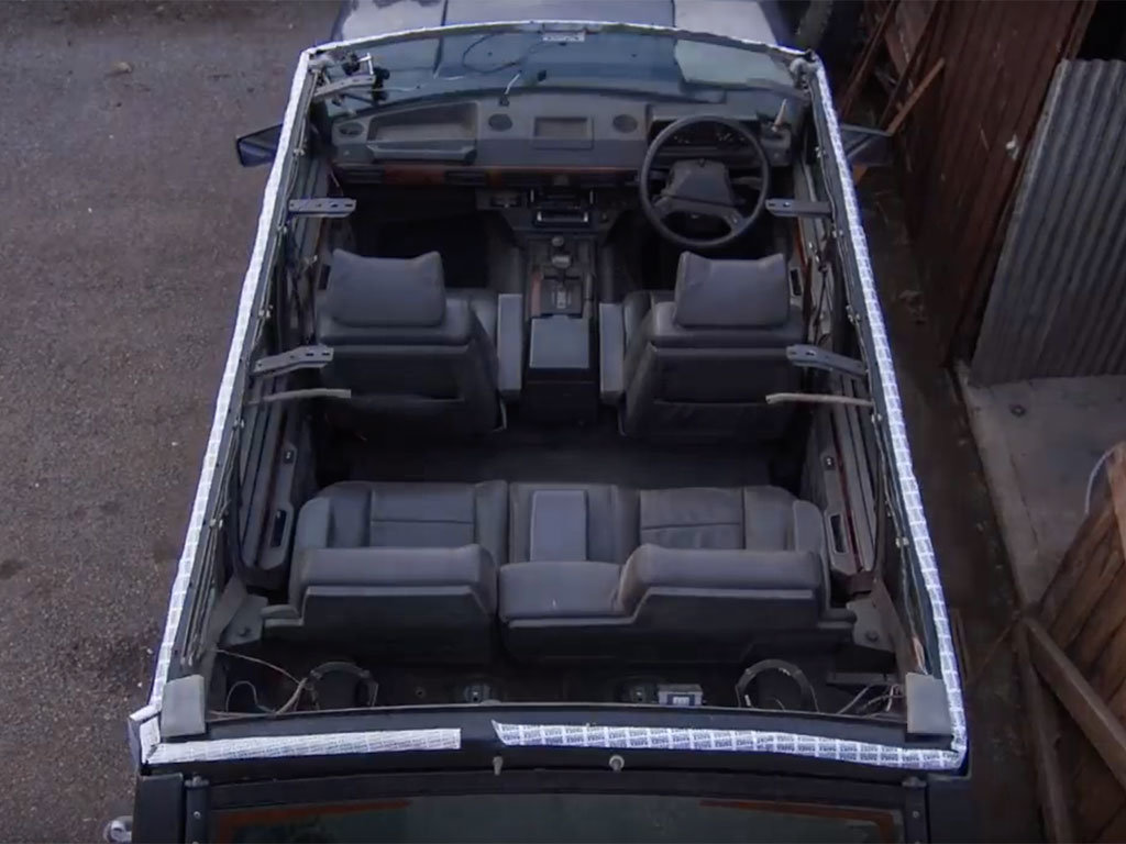 88 minuten durende time lapse van een klassieke Land Rover restauratie