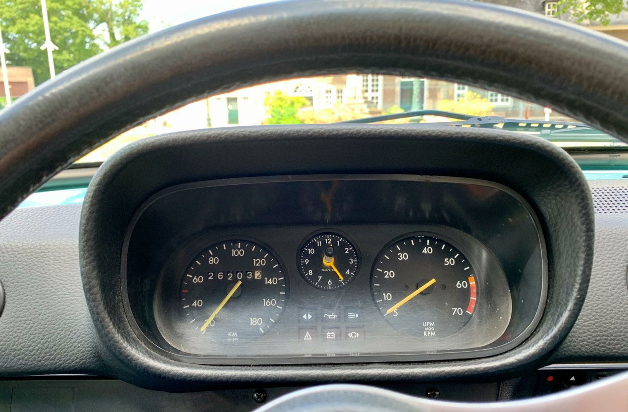 klokken Opel Kadett C Aero Baur