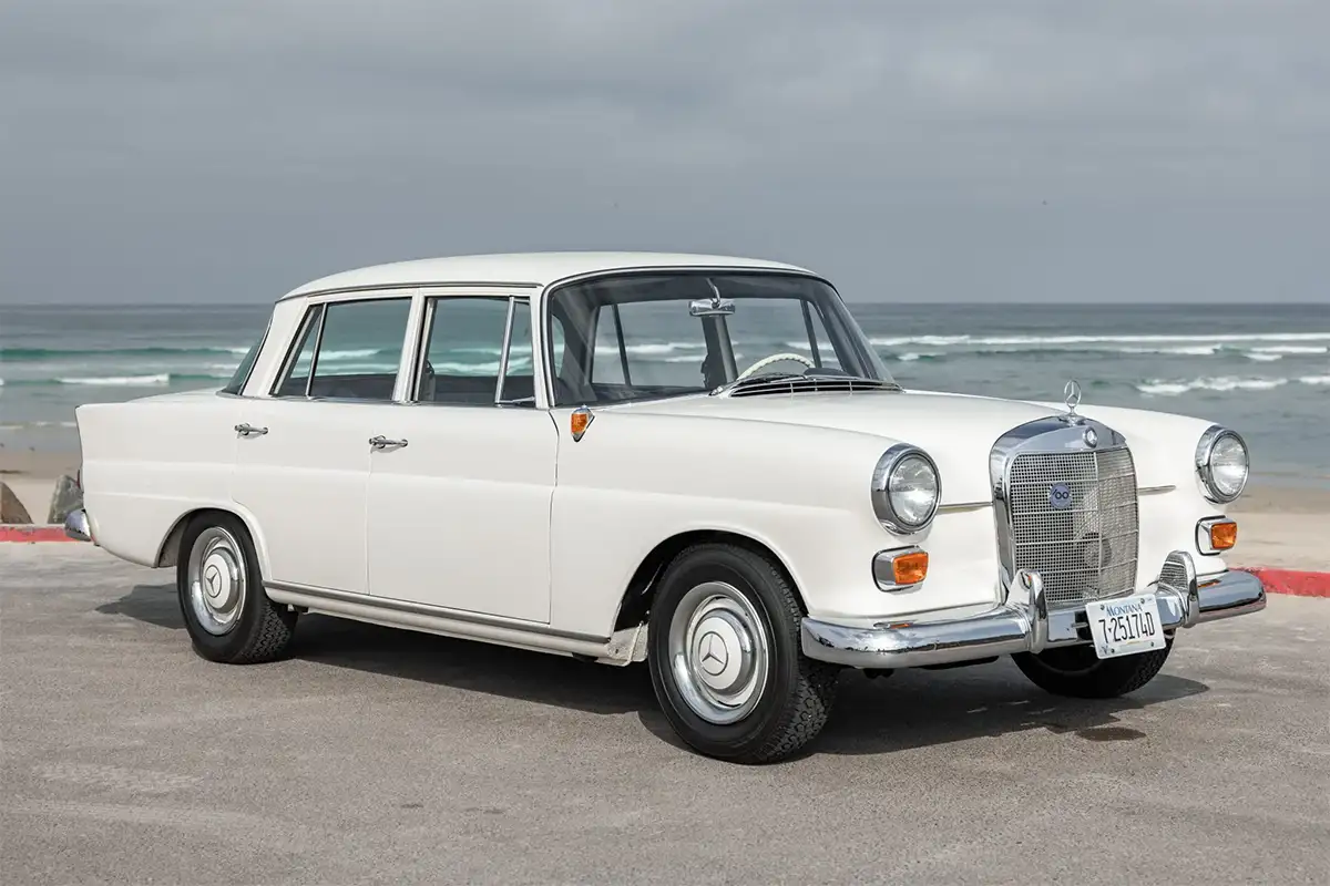 Mercedes-Benz 190c w110 uit 1965