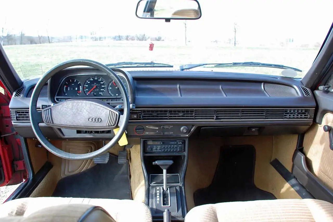 interieur audi 100 C2 uit 1980