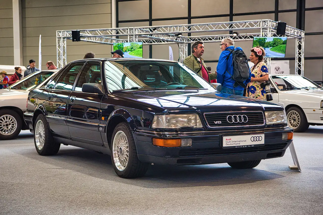 Audi V8 Type 4C uit 1988