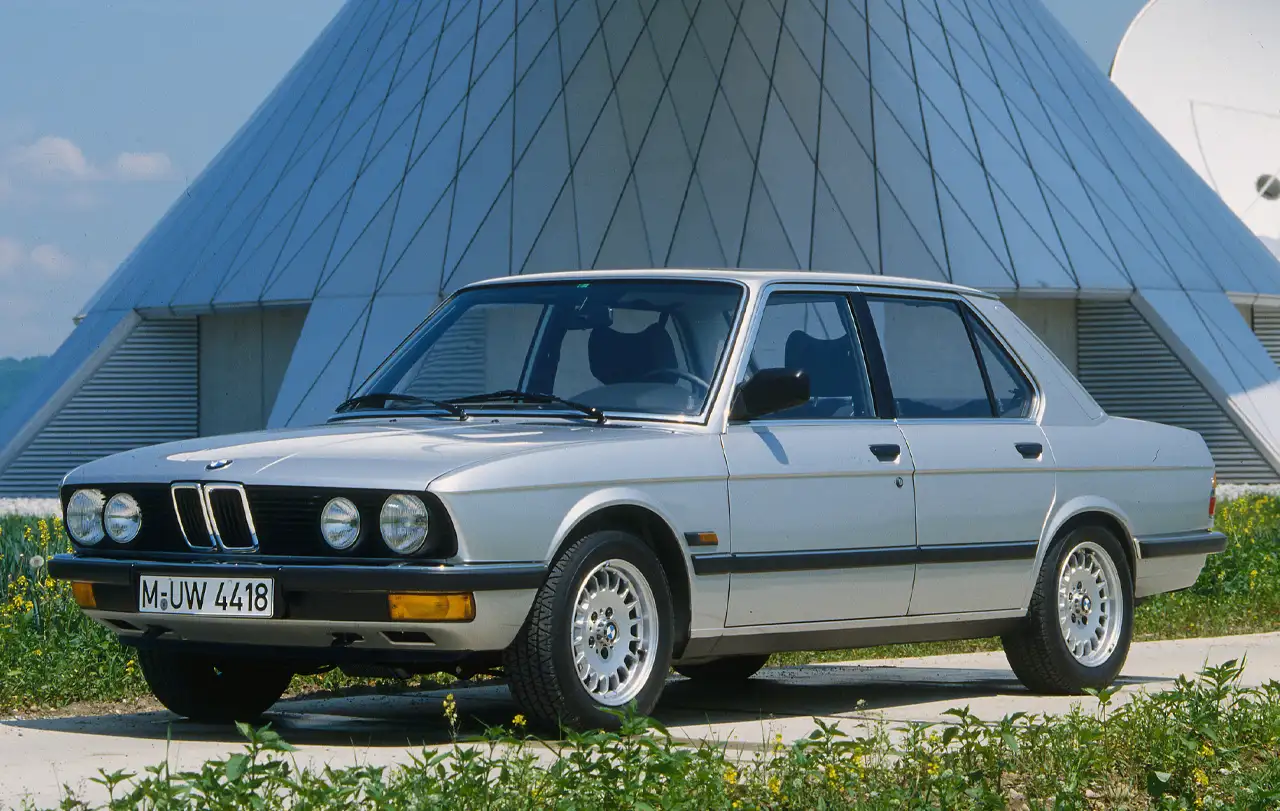 BMW 5-serie E28