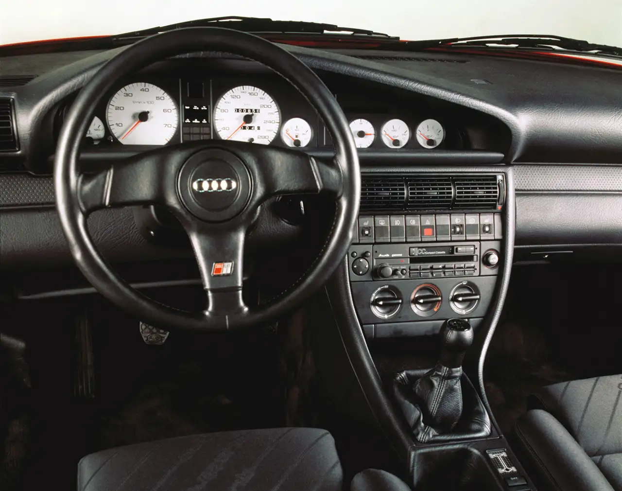 dashboard Audi S4 1992